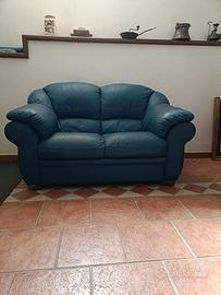 Divano biposto azzurro in vera pelle