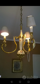 Lampadario, applique vintage e testata letto matri