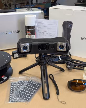 Scanner 3D Revopoint MetroX pari al nuovo