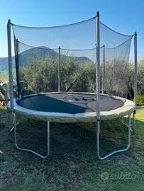 Trampolino elastico salta salta