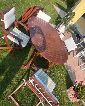 Tavolo in legno con 5 sedie