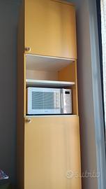 Mobile giallo 