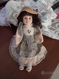 Bambola di porcellana da collezione 