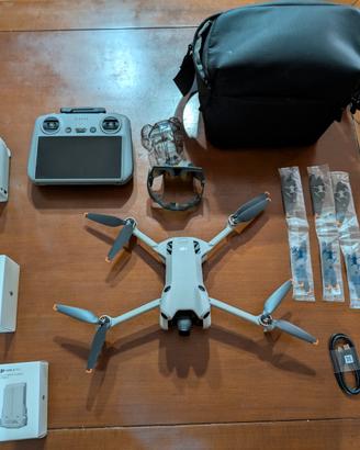 DJI Mini 4 pro + RC2 + 5 batterie + 2 Hub