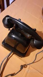 Vecchio telefono a manovella