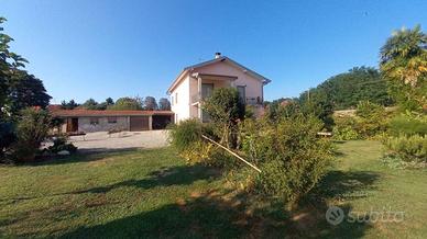 Villa di 373 m² con più di 5 locali a Oleggio