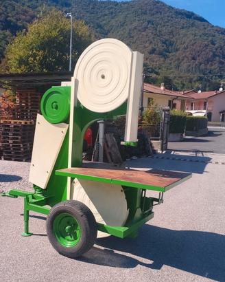 Sega a nastro con spaccalegna incorporato