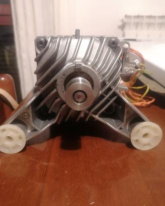 MOTORE LAVATRICE BOSCH 00145457

