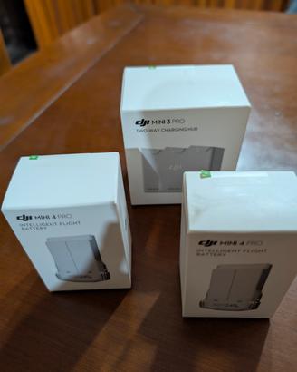 2 batterie e 1 Charging Hub NUOVI Dji Mini 4 Pro