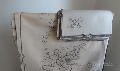 tovaglia nuova beige ricamata da 12 