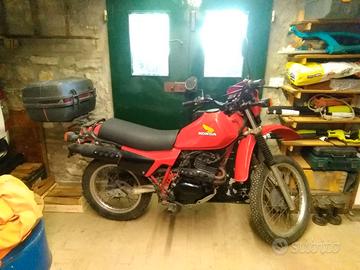 Moto HONDA 250 enduro