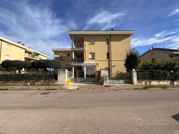 3 LOCALI A ACQUAVIVA PICENA