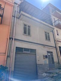 Casa a 3 Piani e Garage
