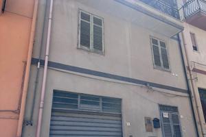 Casa a 3 Piani e Garage