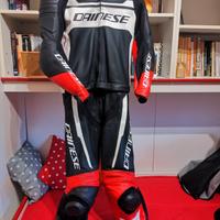 Tuta dainese, casco, stivaletti, guanti 