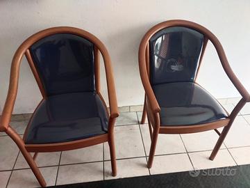 Sedie in legno con seduta in ecopelle blu