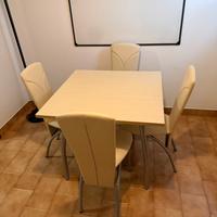 Tavolo quadrato + 4 sedie ecopelle