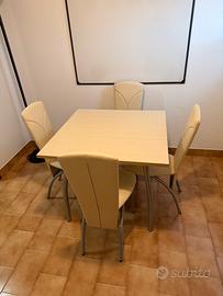 Tavolo quadrato + 4 sedie ecopelle