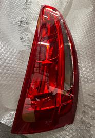 Fanale audi Q3 post. SX.