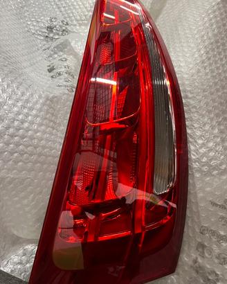 Fanale audi Q3 post. SX.