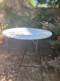 Tavolo robusto da giardino o interno richiudibile