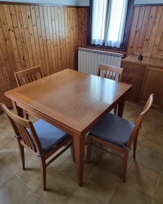 Tavolo con 4 sedie