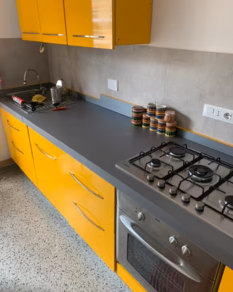 Cucina artigianale 330 cm con forno, piano cottura