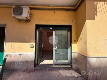 NEGOZIO A NAPOLI