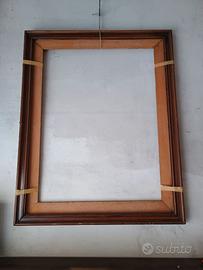 Cornice grande in legno tinto noce 100x78