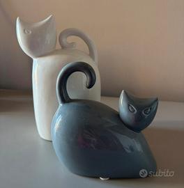 Soprammobile due gattini beige e grigio