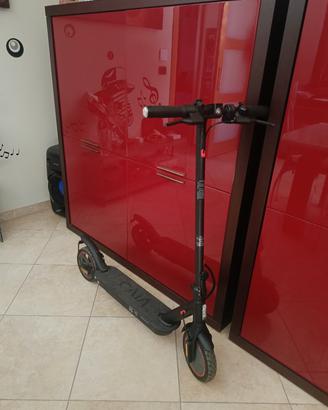 vivo v25 monopattino elettrico