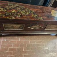 Antico: cassapanca, credenza, angoliera, tavolino
