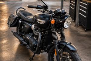 Triumph Bonneville T100 Black