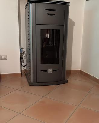 Idrostufa Montegeappa a pellet