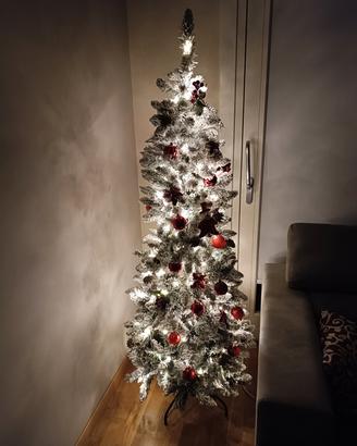 Albero di Natale innevato/floccato