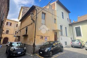 3 LOCALI A CIVITA CASTELLANA