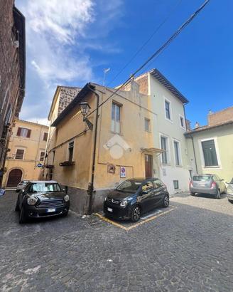3 LOCALI A CIVITA CASTELLANA
