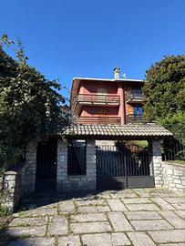 Appartamento di 180 m² con più di 5 locali e box a