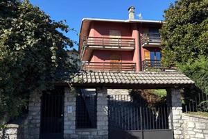 Appartamento di 180 m² con più di 5 locali e box a