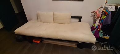 divano futon bianco panna