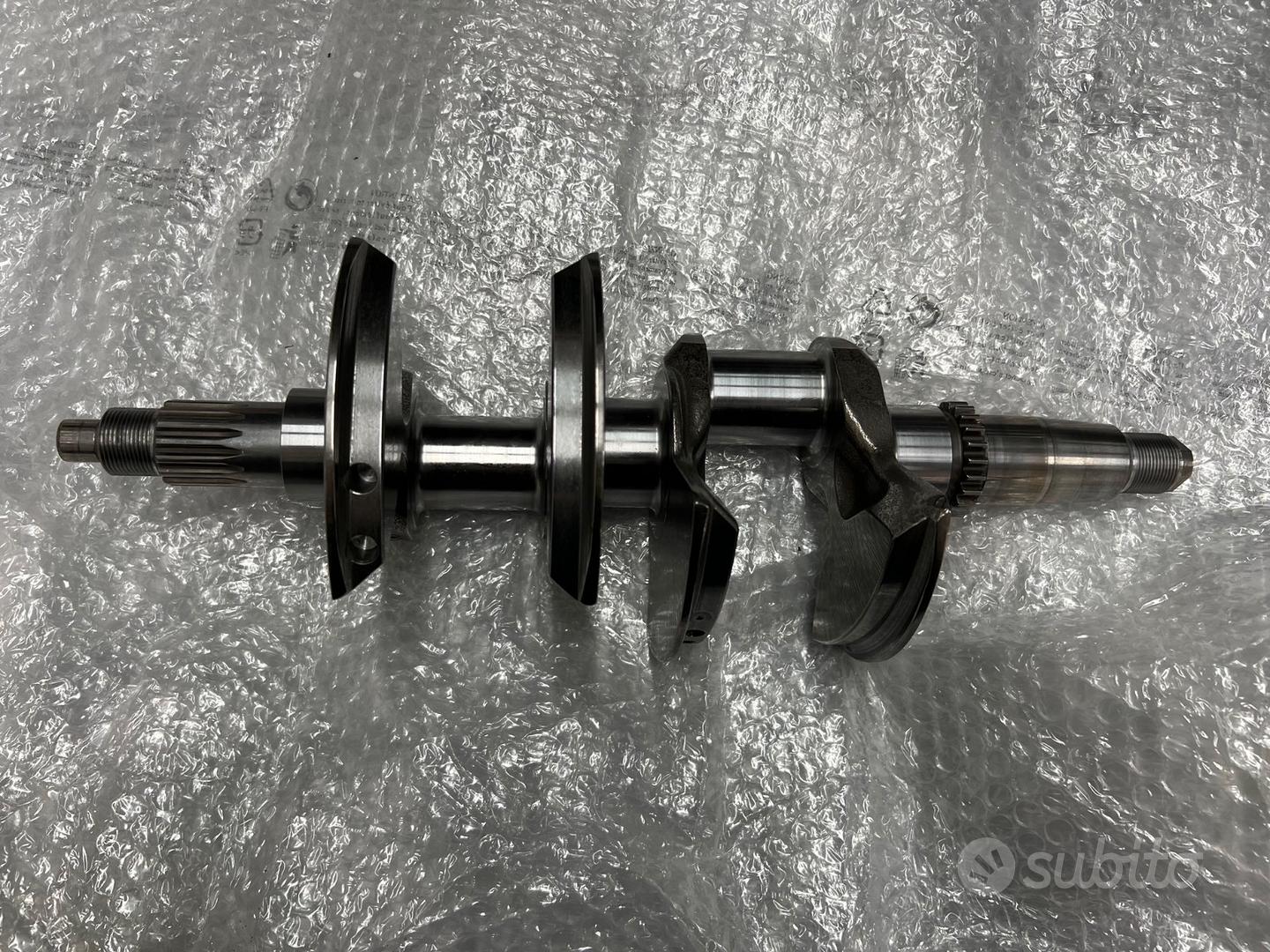 Kit Albero Tamburo Per Asciugatrici Hotpoint, Indesit, Creda - KT87 Con Viti E Cuscinetti