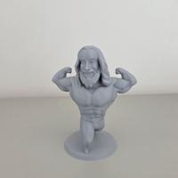 Statuita Gesù muscoloso