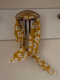 Foulard giallo a fiori 53×53 cm – leggero stile ma