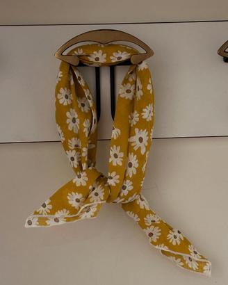 Foulard giallo a fiori 53×53 cm – leggero stile ma