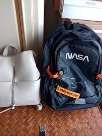 borsa bianca e zaino Nero 