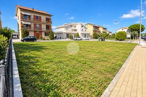 TER. RESIDENZIALE A MONTECOSARO