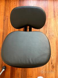 Sedia ergonomica Ikea in similpelle nera