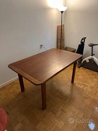 Tavolo in legno estendibile