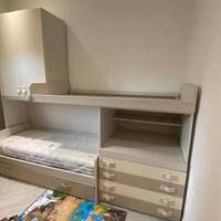 Cameretta con letto a castello