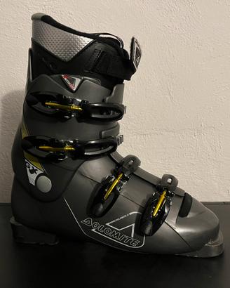 Scarponi Dolomite con sci e bastoncini Rossignol